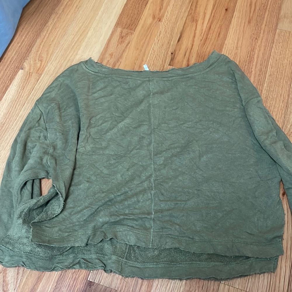 Free people sweatshirt with slits on the sides olive green